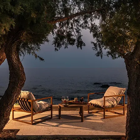 The Echo Of The Sea - Beachfront Luxury * Skaloti