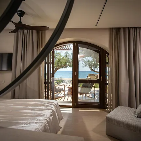 Villa The Echo Of The Sea - Beachfront Luxury